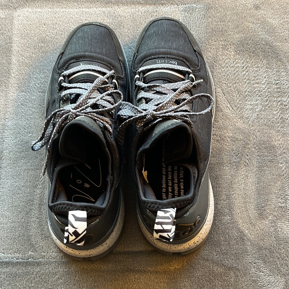 D Lillard Basketball Shoes Mens 8